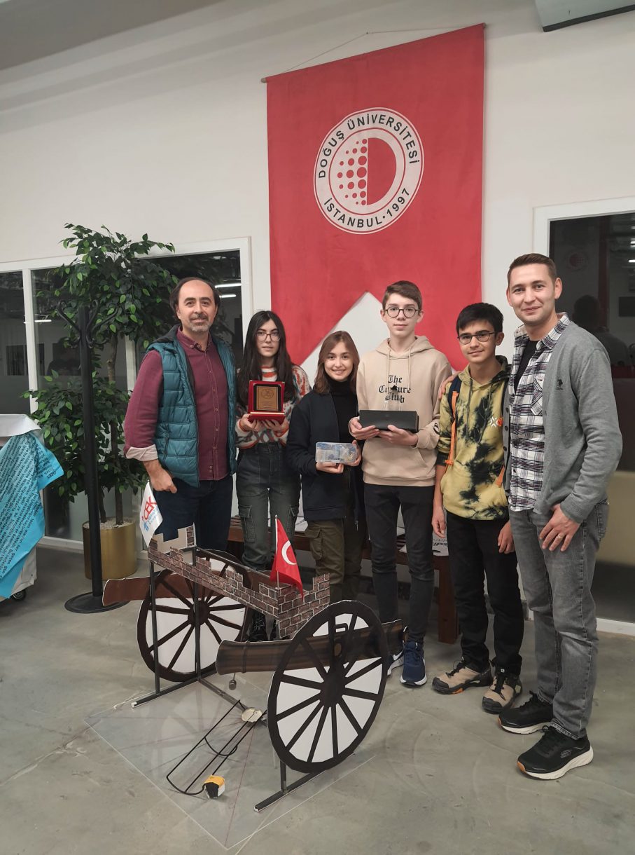 Buluş Şenliği Yarışmasından 3 Mart Halil Güleç Fen Lisesine "En Artistik Tasarım Ödülü"