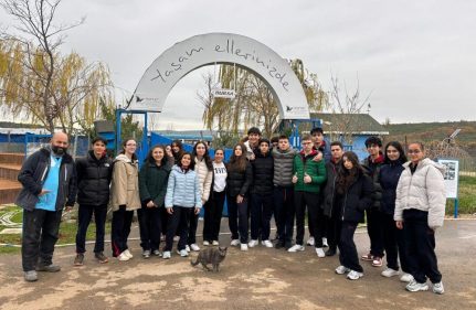 ÖĞRENCİLERDEN HEPAD'A MAMA BAĞIŞI