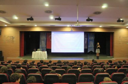 YURT DIŞI EĞİTİM SEÇENEKLERİ ÖĞRENCİLERLE PAYLA...