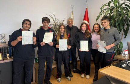 3 MART EĞİTİM KURUMLARI ÖĞRENCİLERİNDEN CAMBRİD...